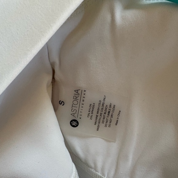 Workout top - Picture 3 of 3